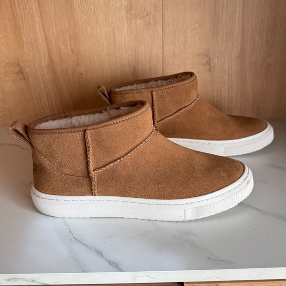 UGG Alameda Mini Boots Chestnut Suede Shearling Lined Slip-On Sneakers Sz 8.5 - Picture 4 of 6